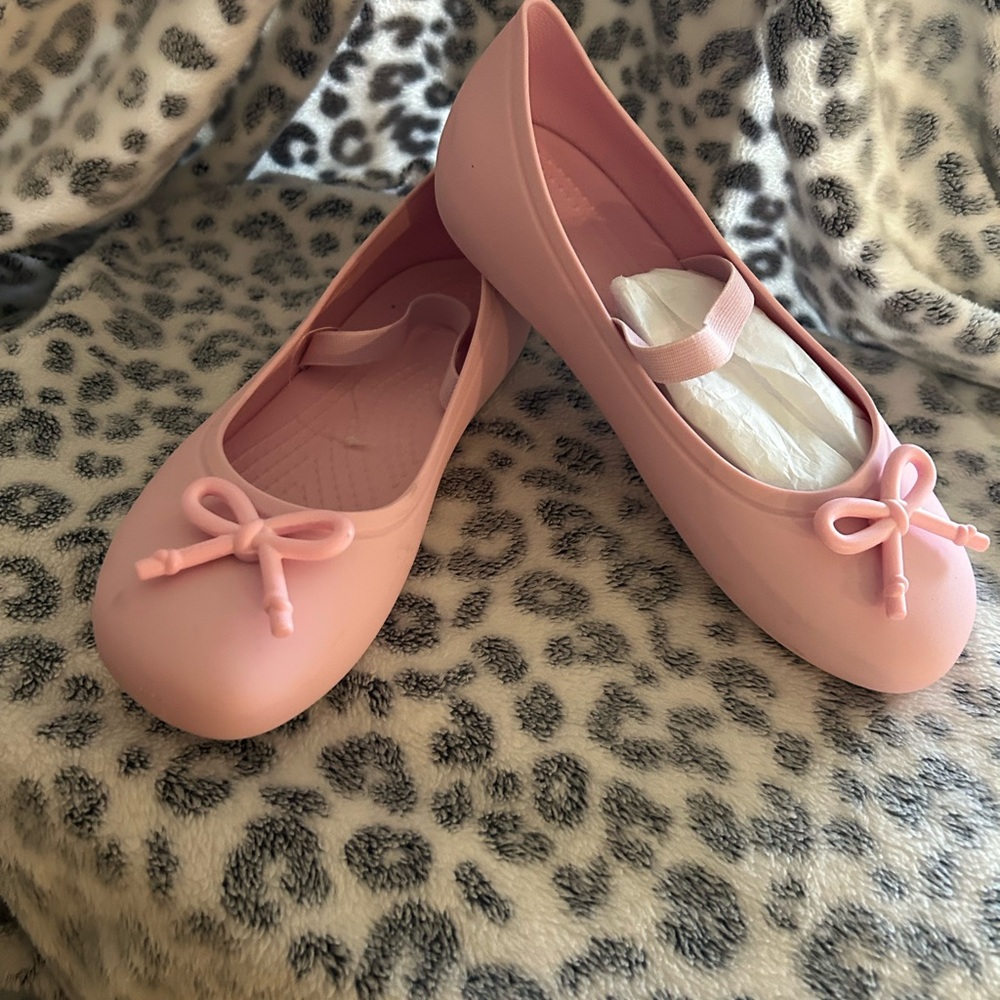 CROCS Girls' Pink Ballet Flats with Bow